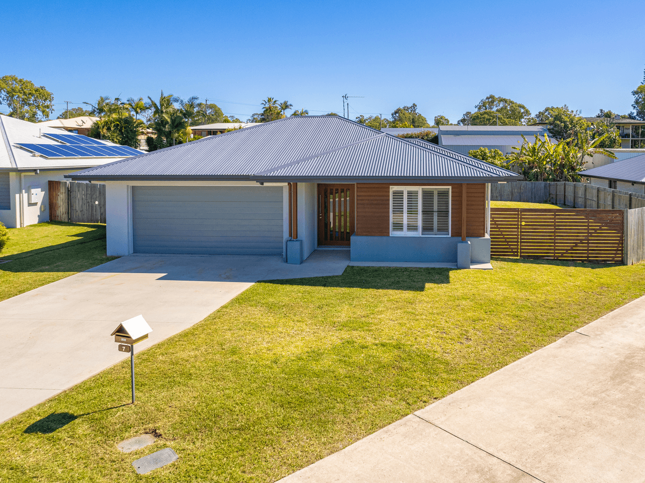 7 Cambridge Cct, Southside, QLD 4570