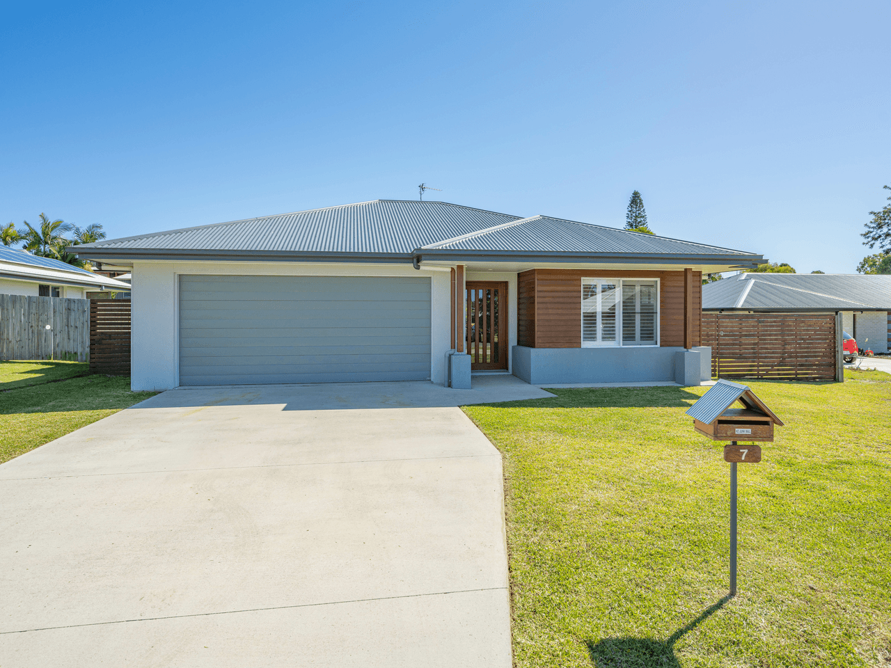 7 Cambridge Cct, Southside, QLD 4570