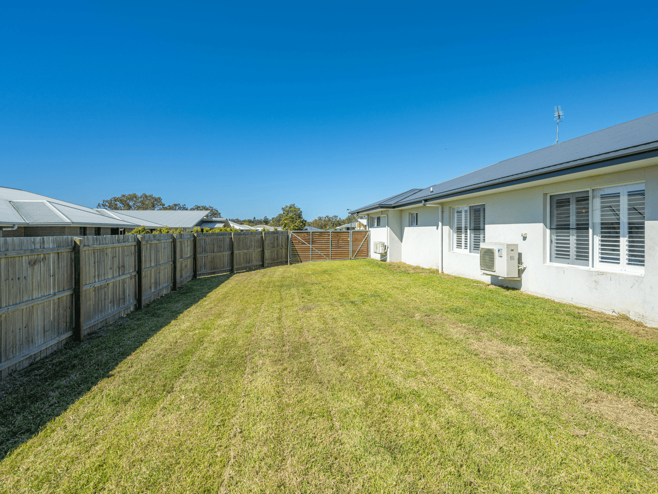 7 Cambridge Cct, Southside, QLD 4570