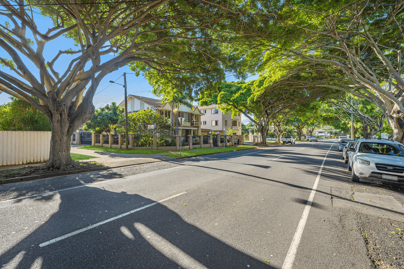 5 Prince Edward Pde, REDCLIFFE, QLD 4020