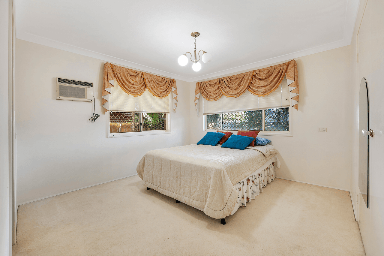 5 Prince Edward Pde, REDCLIFFE, QLD 4020