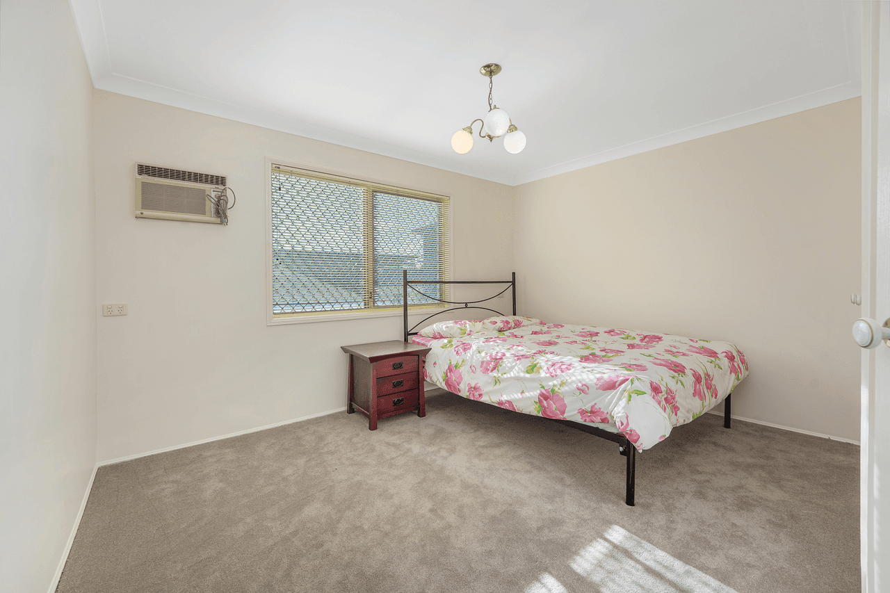 5 Prince Edward Pde, REDCLIFFE, QLD 4020