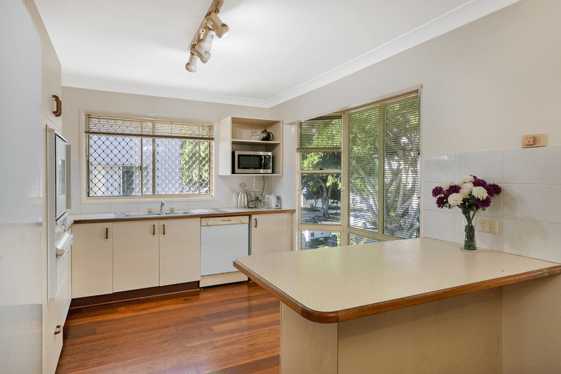5 Prince Edward Pde, REDCLIFFE, QLD 4020