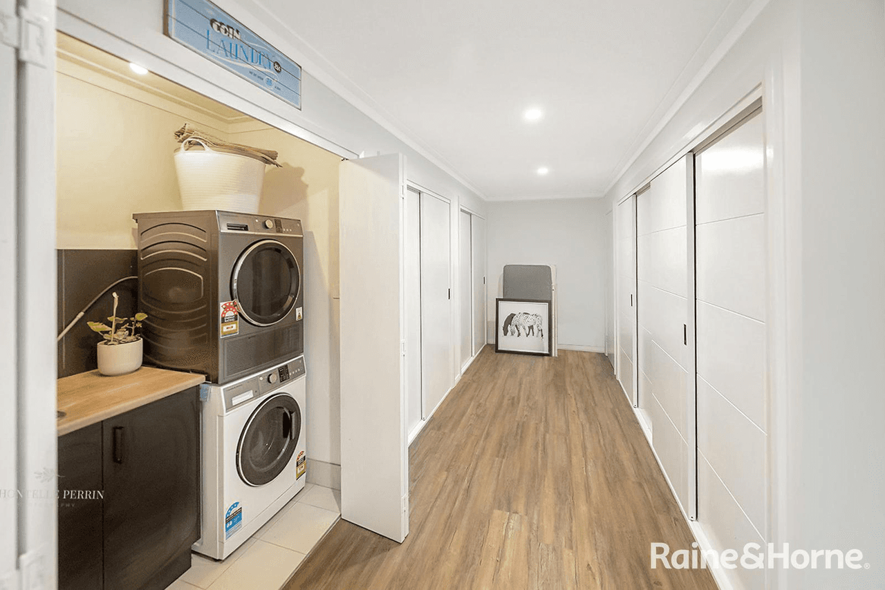 37 Goldview Close, YOUNG, NSW 2594