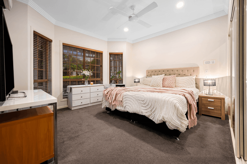 27 Rivertree Avenue, HELENSVALE, QLD 4212