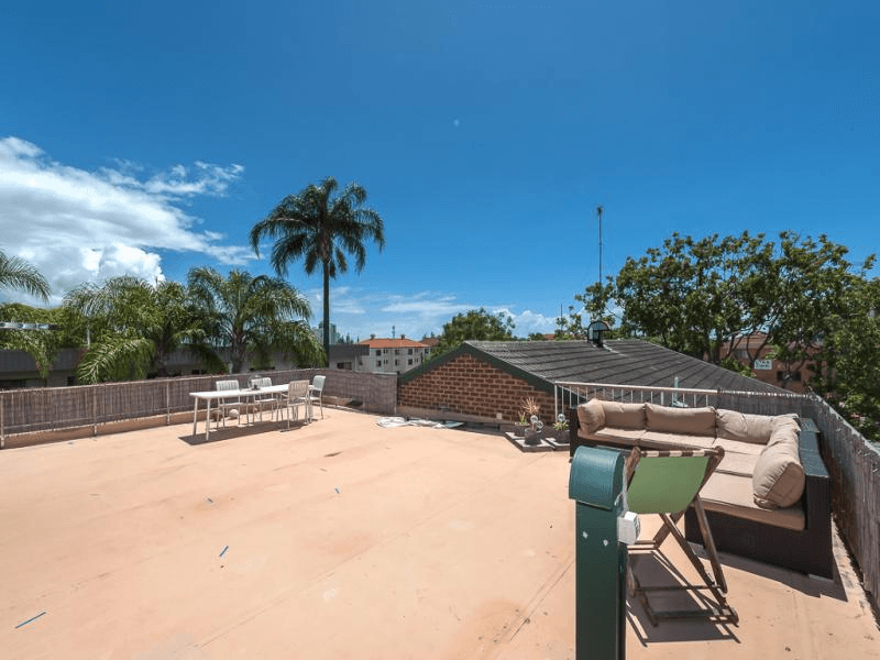 13/210 Scarborough Street, SOUTHPORT, QLD 4215
