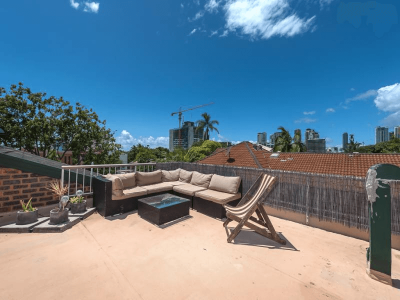 13/210 Scarborough Street, SOUTHPORT, QLD 4215