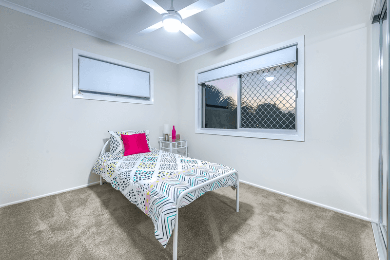 4 Ashgrove Avenue, RUNAWAY BAY, QLD 4216