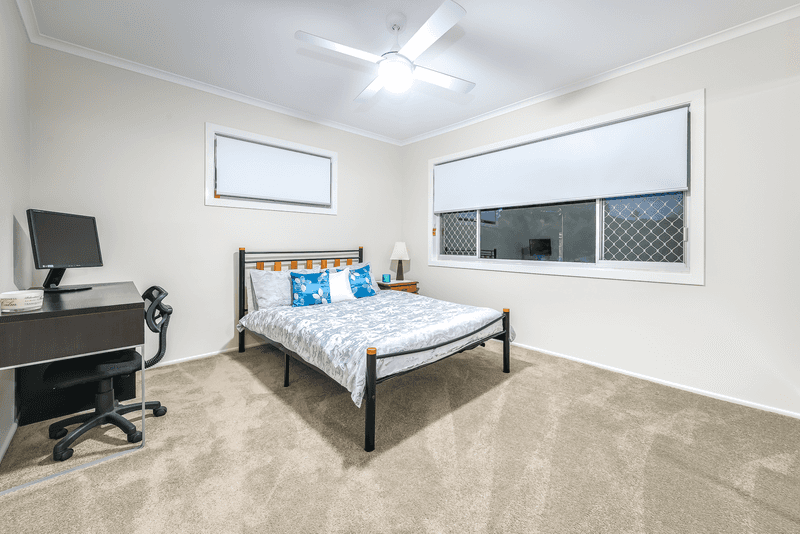 4 Ashgrove Avenue, RUNAWAY BAY, QLD 4216