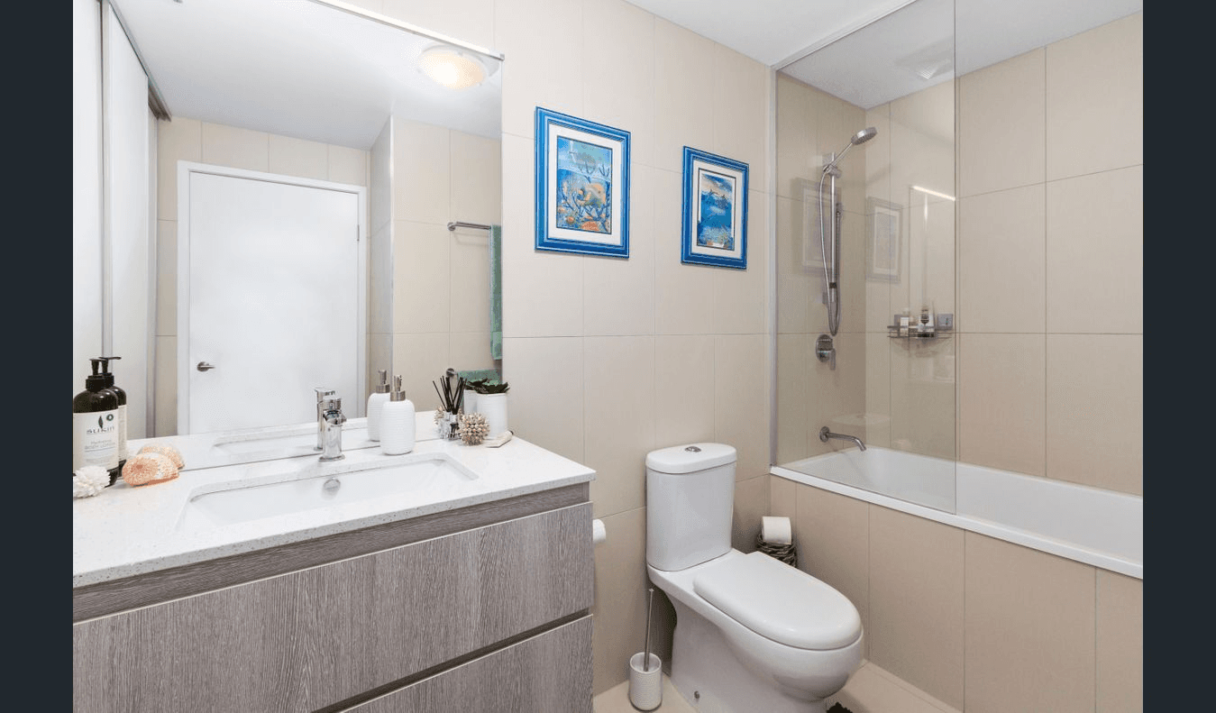 . COAST BROADWATER, LABRADOR, QLD 4215