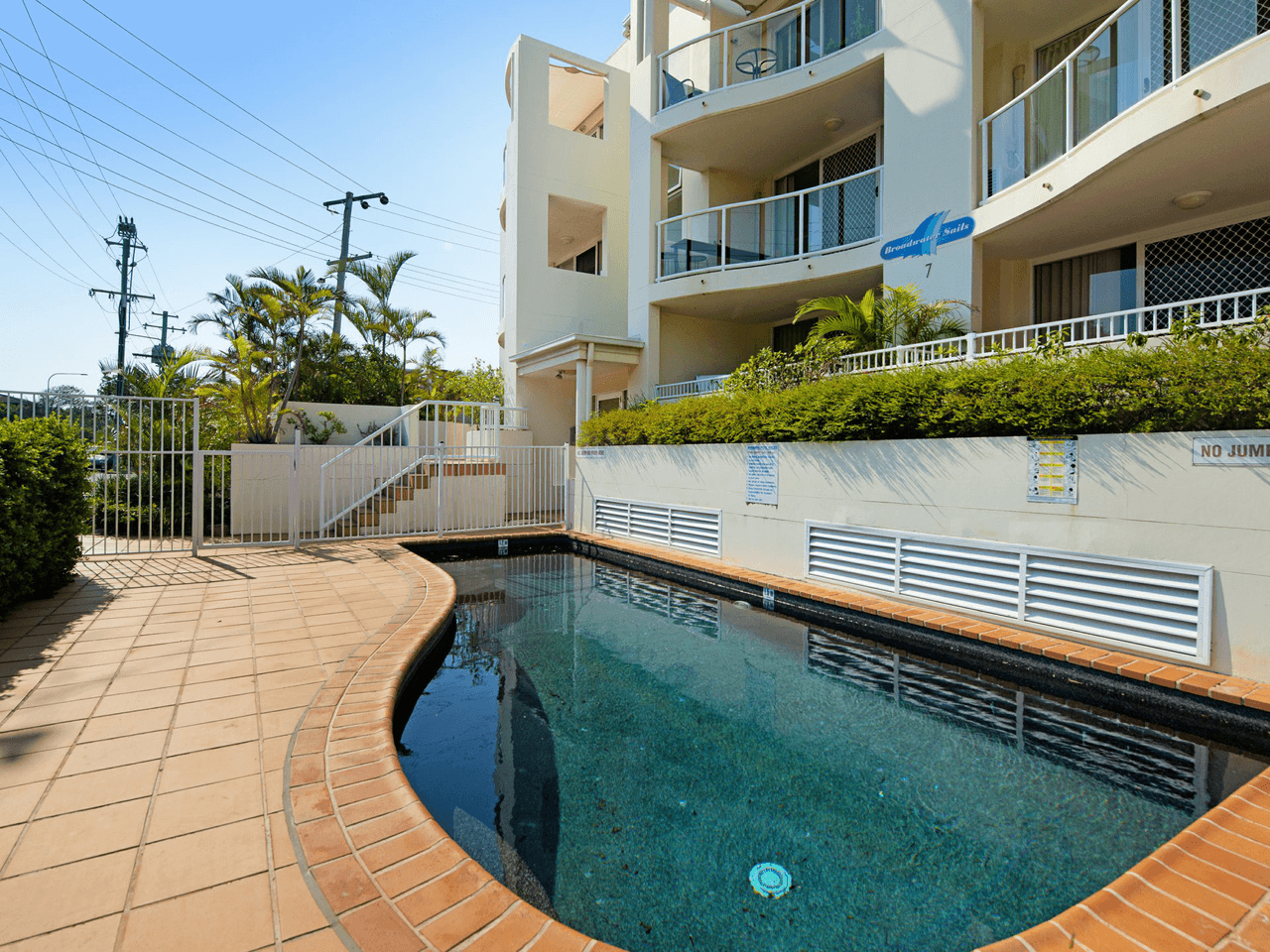 4/7 Whiting Street, LABRADOR, QLD 4215