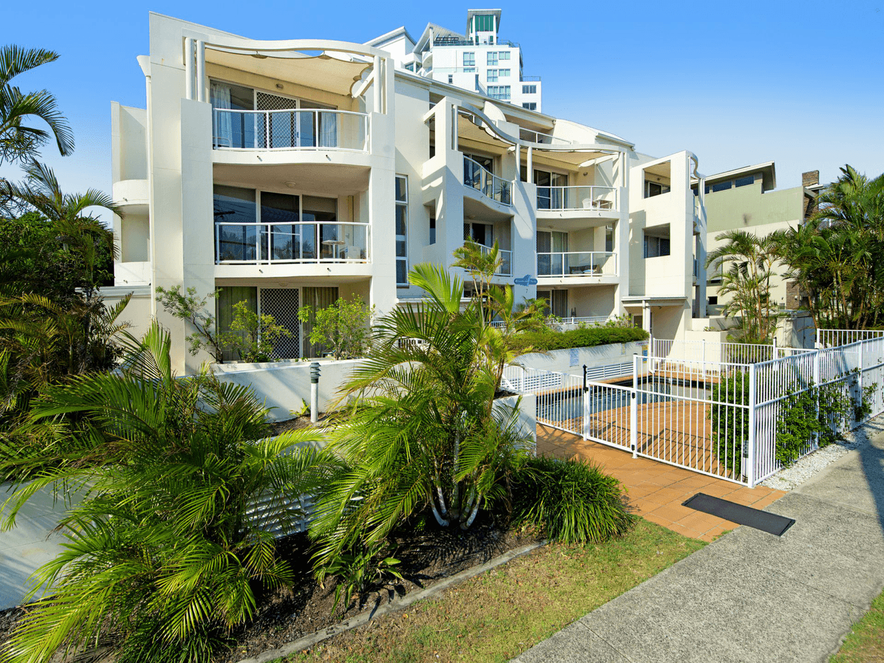 4/7 Whiting Street, LABRADOR, QLD 4215