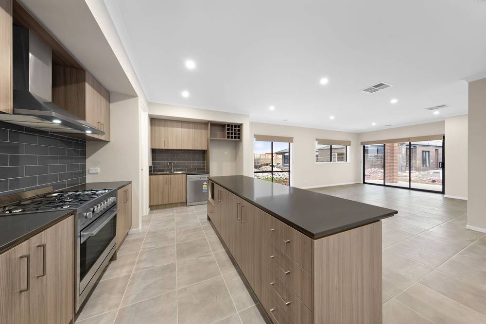 35 Emilia Circuit, Fraser Rise, VIC 3336