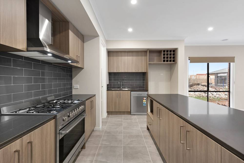 35 Emilia Circuit, Fraser Rise, VIC 3336