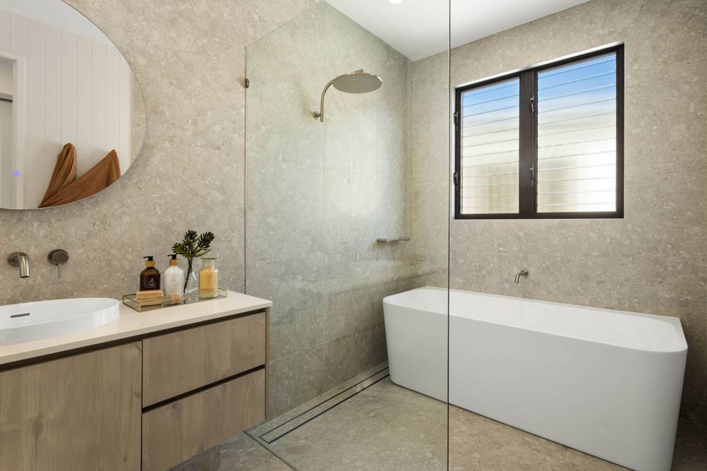 2 Spinebill Street, Burleigh Waters, QLD 4220