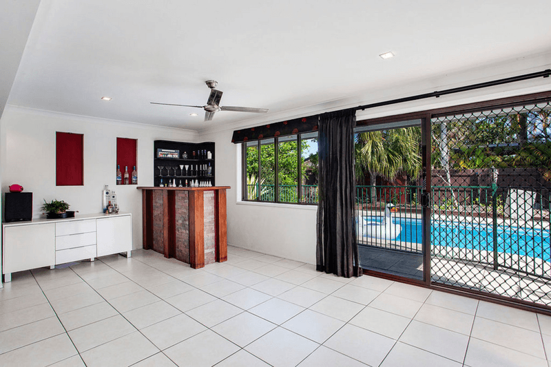 71 Cypress Drive, Broadbeach Waters, QLD 4218