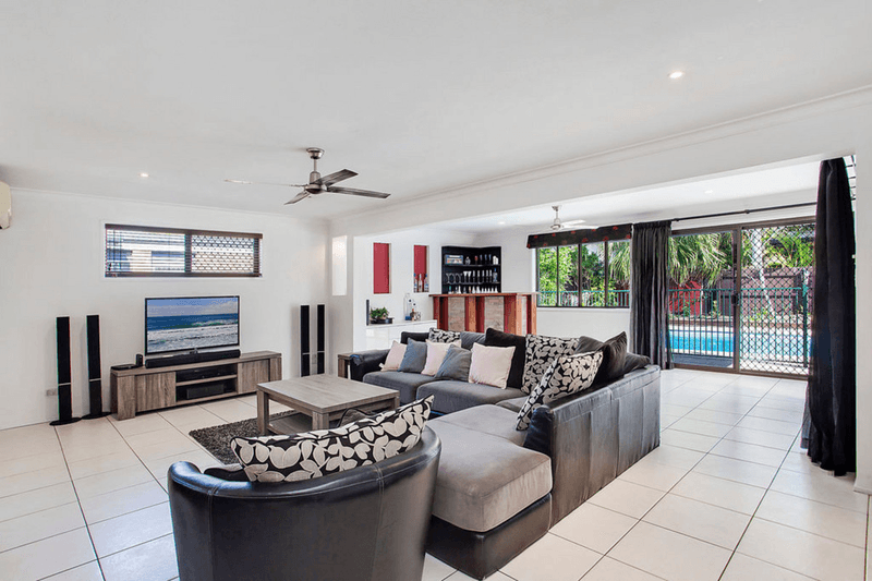 71 Cypress Drive, Broadbeach Waters, QLD 4218