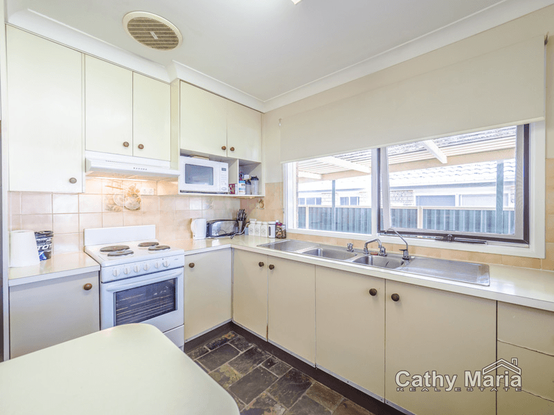 11 Barclay Avenue, MANNERING PARK, NSW 2259