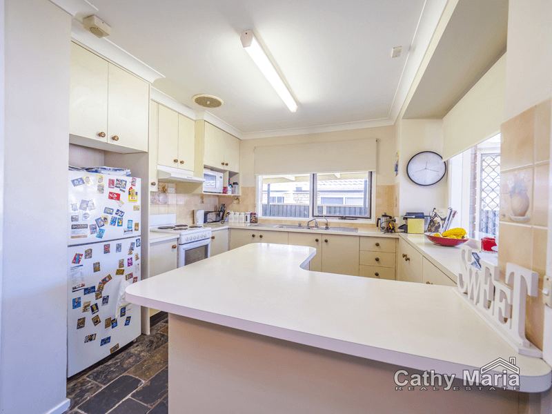 11 Barclay Avenue, MANNERING PARK, NSW 2259