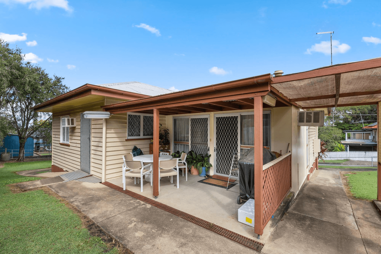 8 Raymond Street, NORTH IPSWICH, QLD 4305