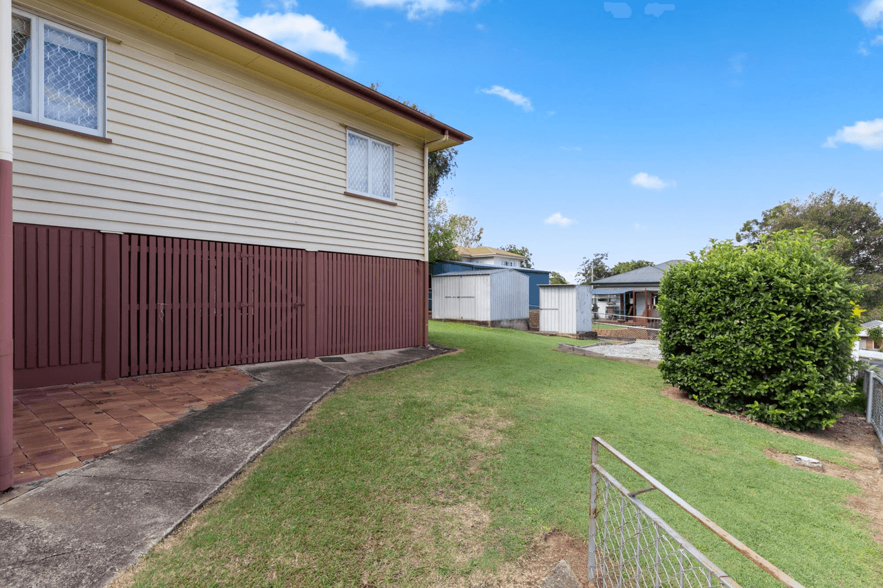 8 Raymond Street, NORTH IPSWICH, QLD 4305