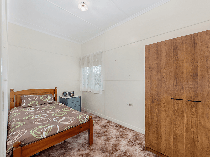 8 Raymond Street, NORTH IPSWICH, QLD 4305