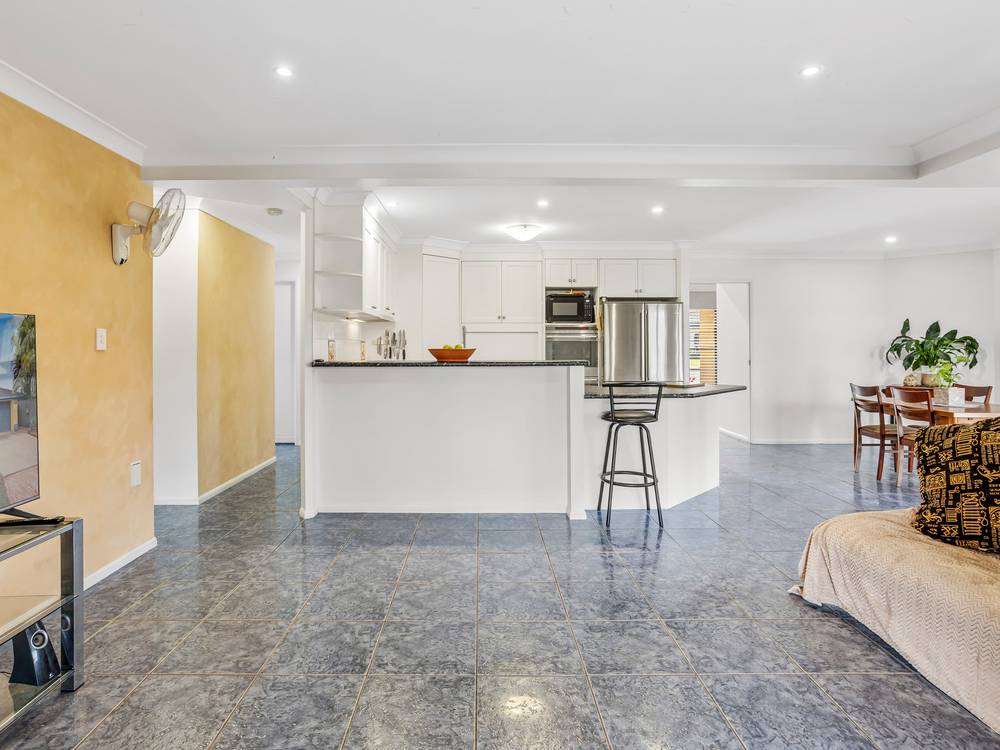 4 Paten Close, BIRKDALE, QLD 4159