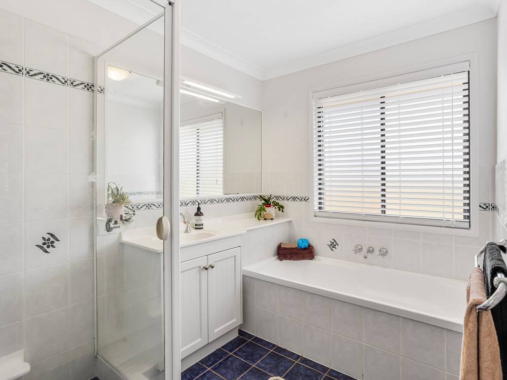 4 Paten Close, BIRKDALE, QLD 4159