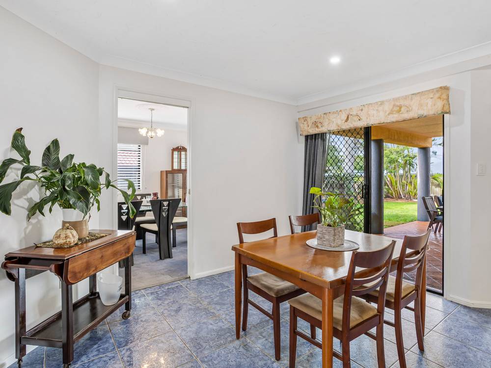 4 Paten Close, BIRKDALE, QLD 4159