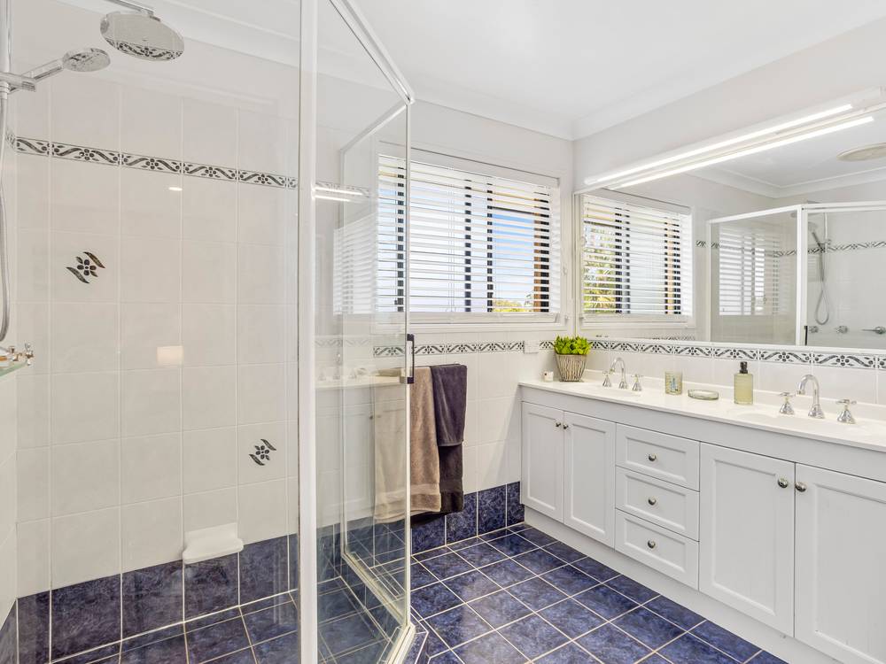 4 Paten Close, BIRKDALE, QLD 4159