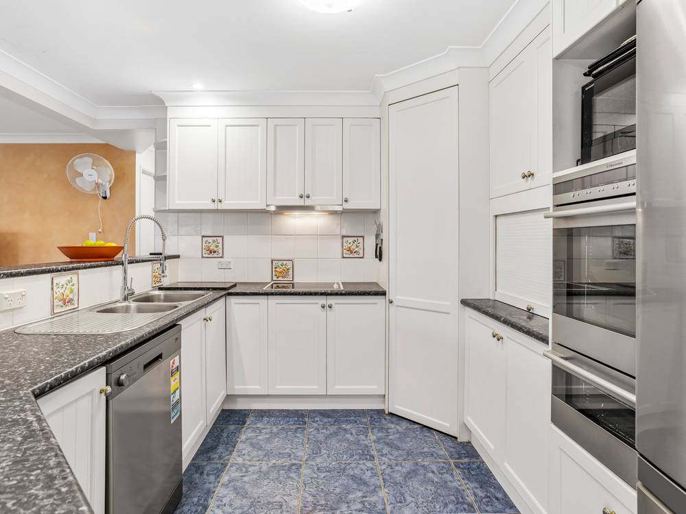 4 Paten Close, BIRKDALE, QLD 4159