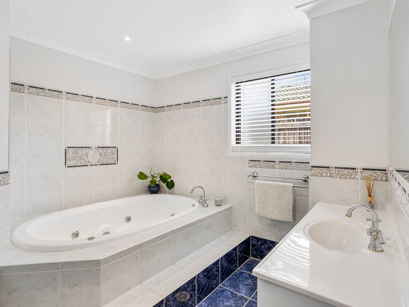 4 Paten Close, BIRKDALE, QLD 4159