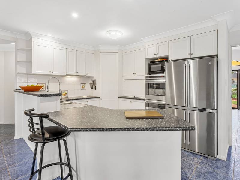 4 Paten Close, BIRKDALE, QLD 4159