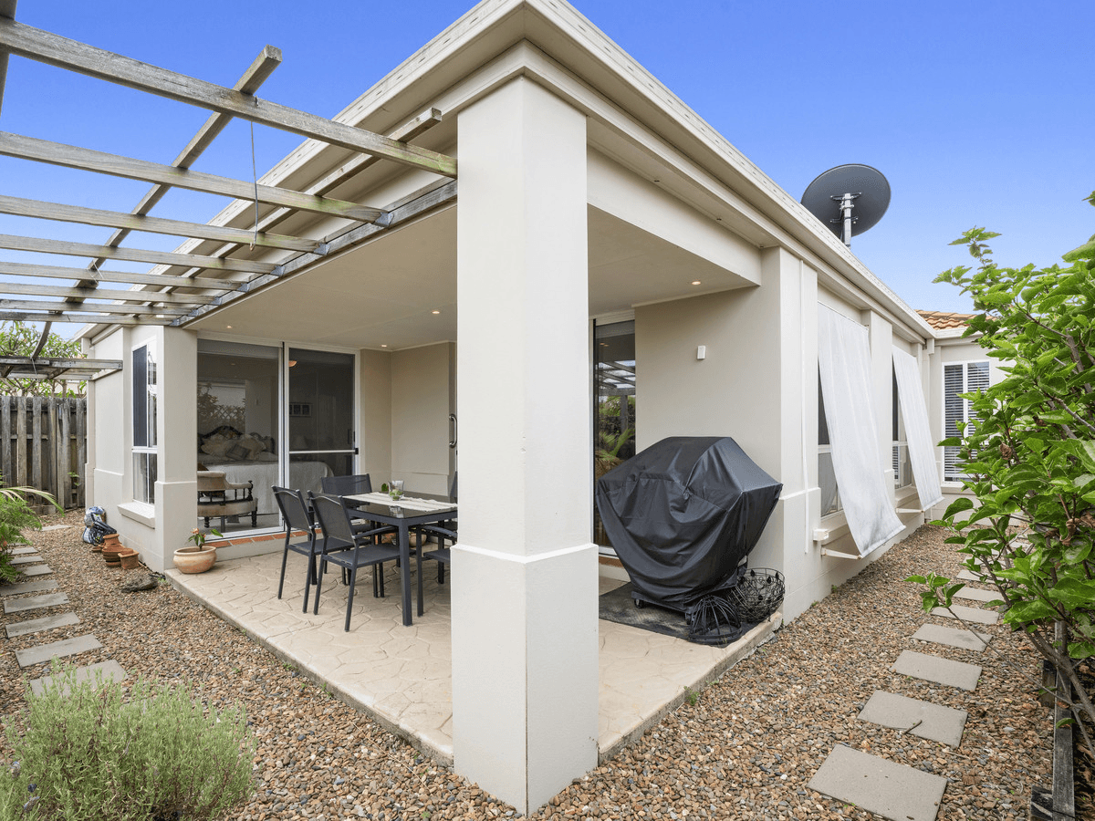 61 Marble Arch Place, ARUNDEL, QLD 4214