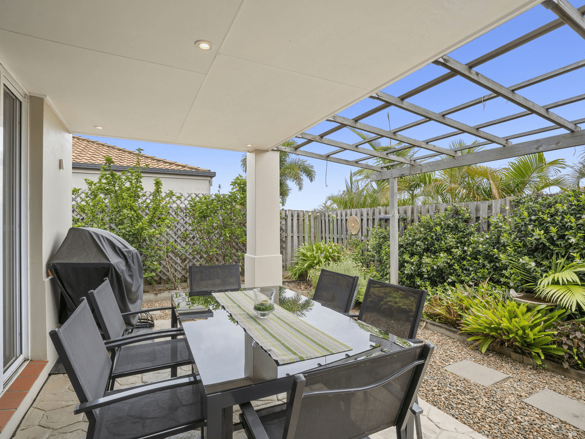 61 Marble Arch Place, ARUNDEL, QLD 4214