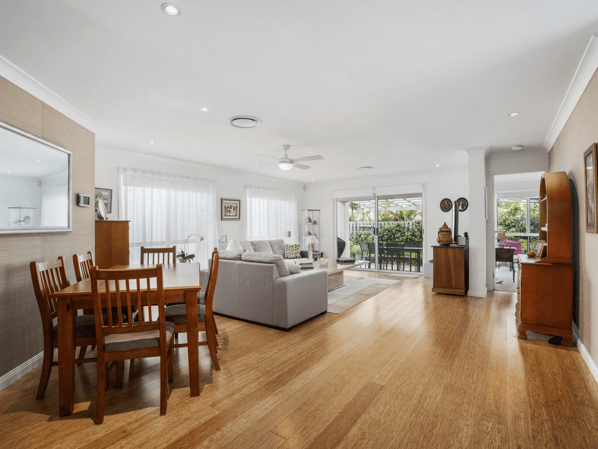 61 Marble Arch Place, ARUNDEL, QLD 4214