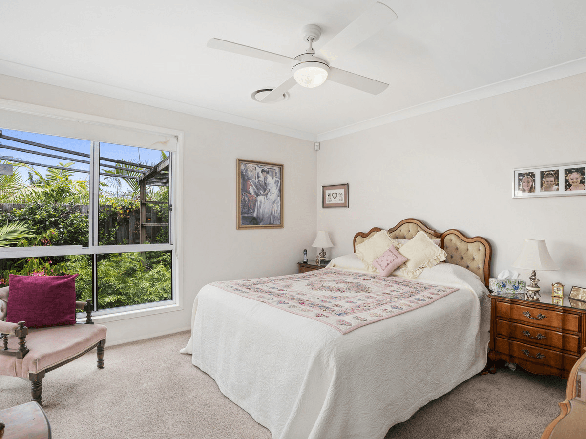 61 Marble Arch Place, ARUNDEL, QLD 4214