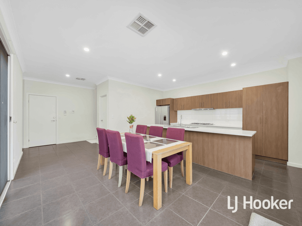 42 The Strand, MAWSON LAKES, SA 5095