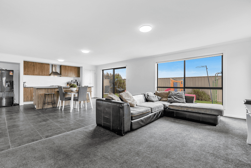 11 Olympic Way, MUNNO PARA WEST, SA 5115