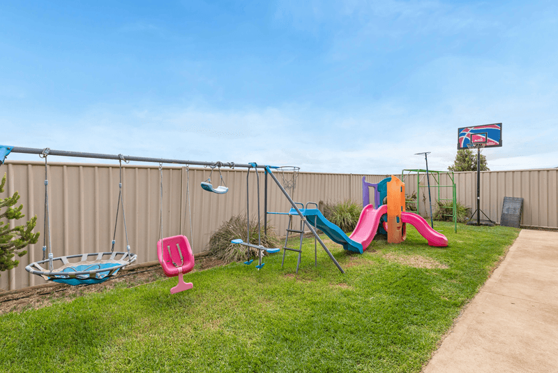 11 Olympic Way, MUNNO PARA WEST, SA 5115