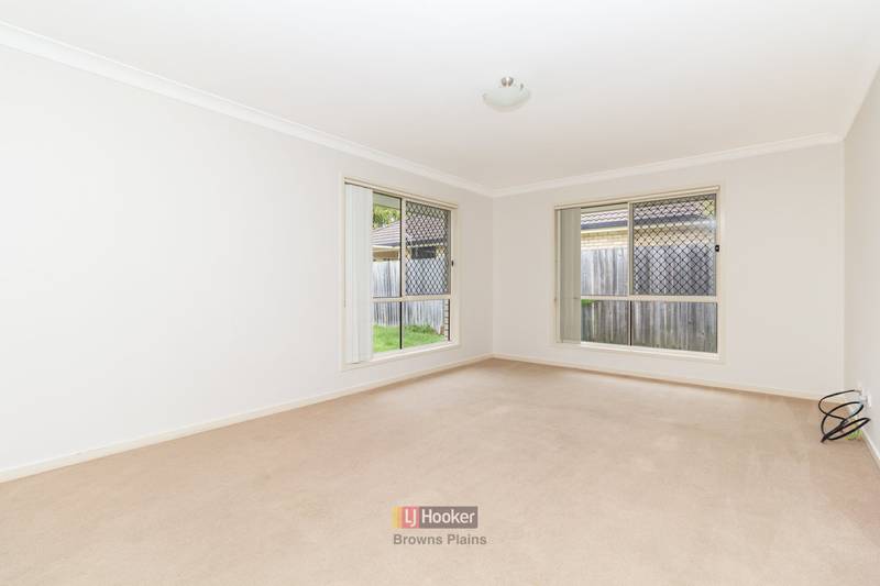 5 Wisdom Way, CRESTMEAD, QLD 4132