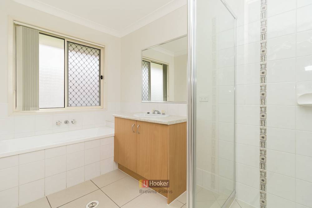 5 Wisdom Way, CRESTMEAD, QLD 4132