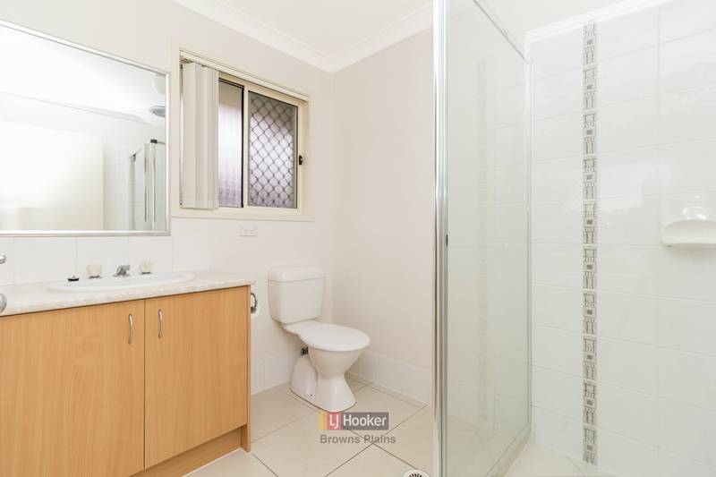 5 Wisdom Way, CRESTMEAD, QLD 4132