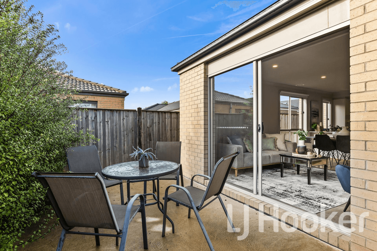 4 Living Crescent, POINT COOK, VIC 3030