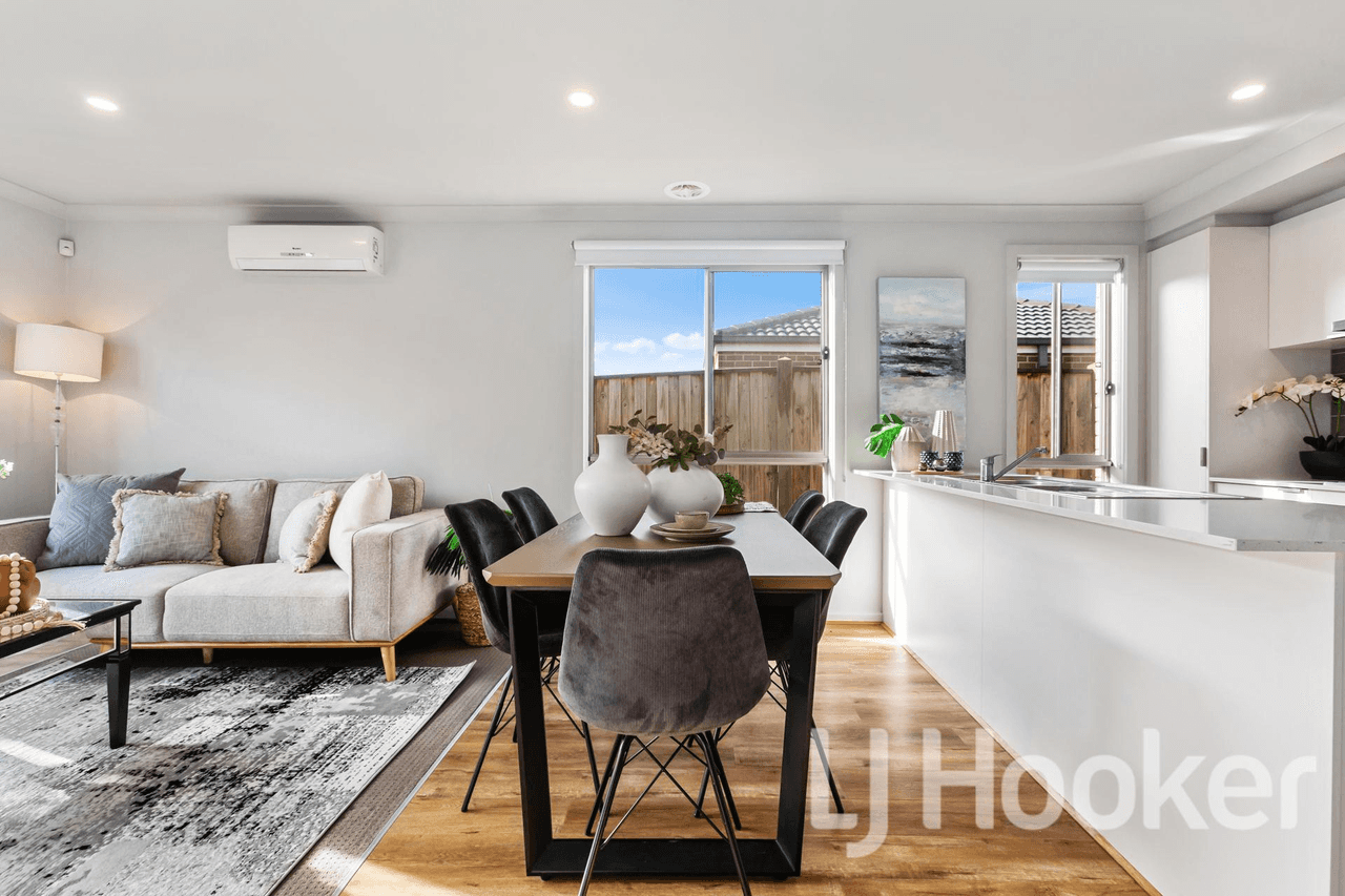 4 Living Crescent, POINT COOK, VIC 3030