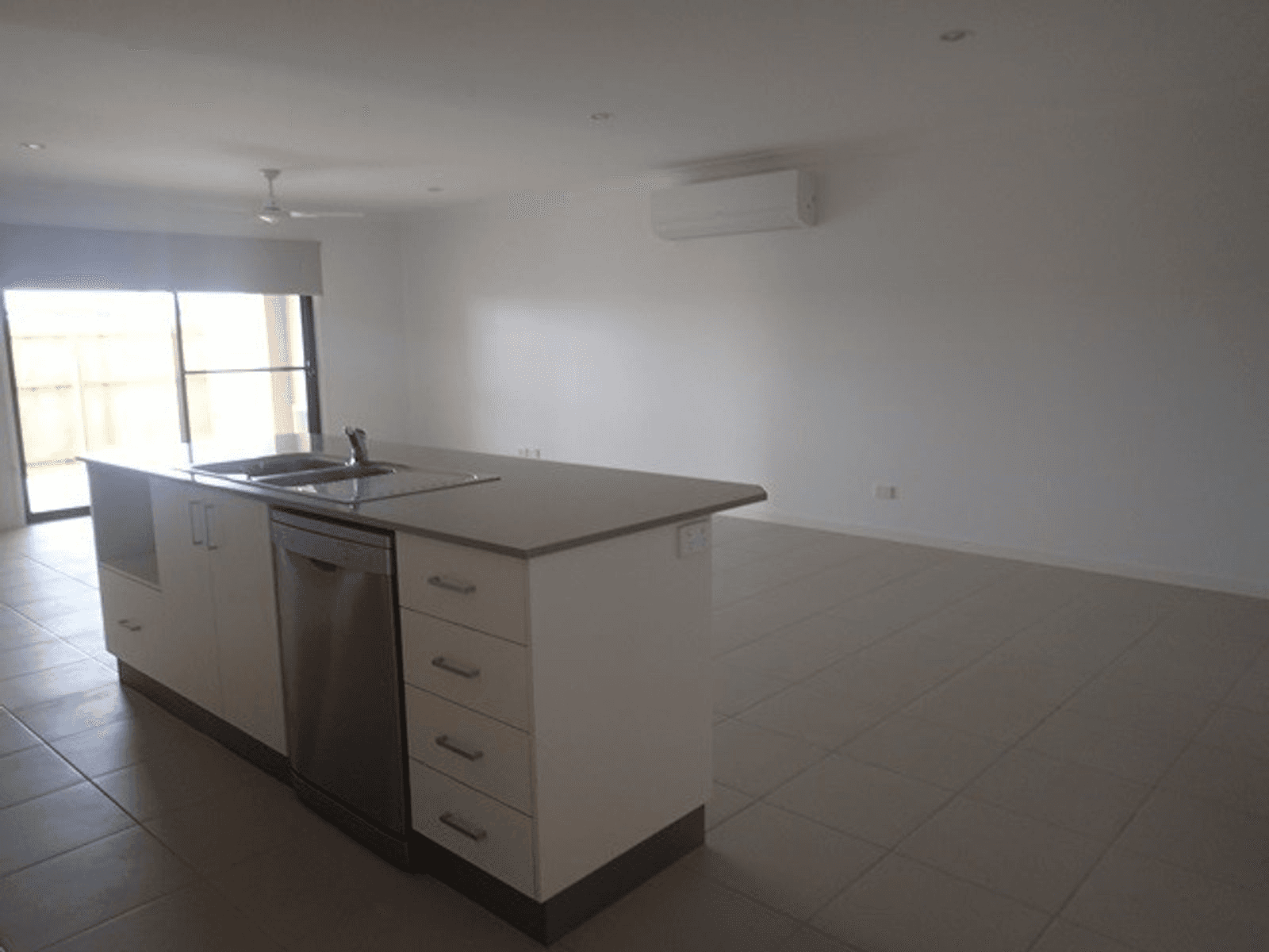 1/57 Primavera Boulevard, Beaconsfield, QLD 4740