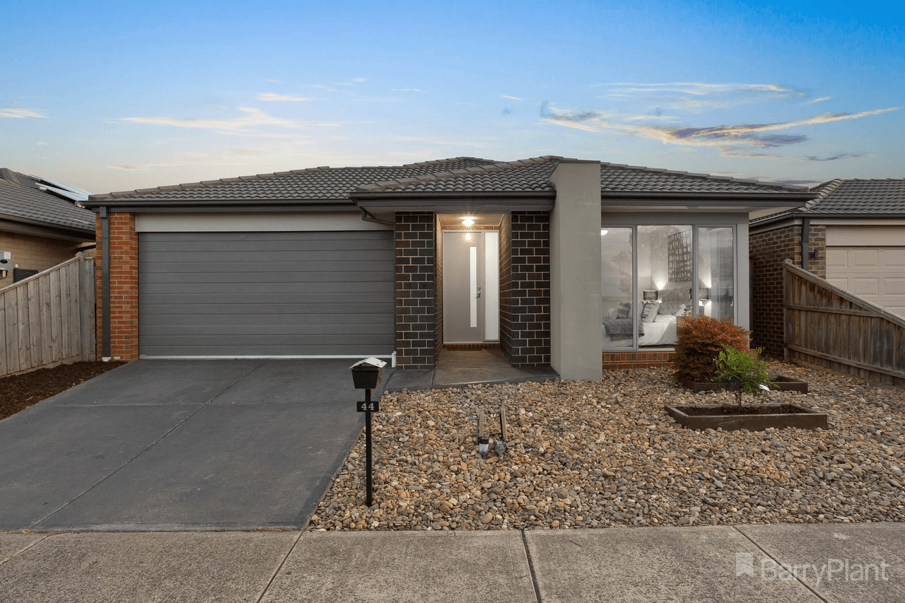 44 Glenelg Street, Clyde North, VIC 3978