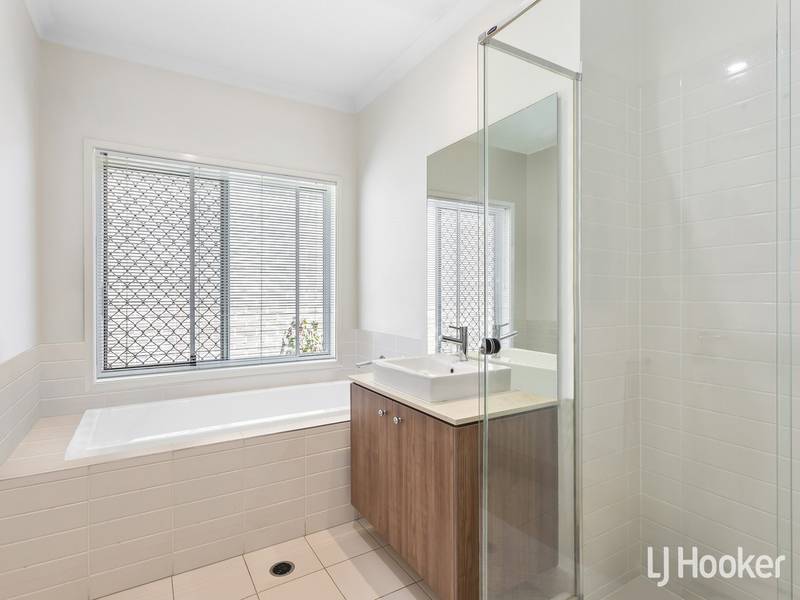 11 Chrysler Parade, NORTH LAKES, QLD 4509