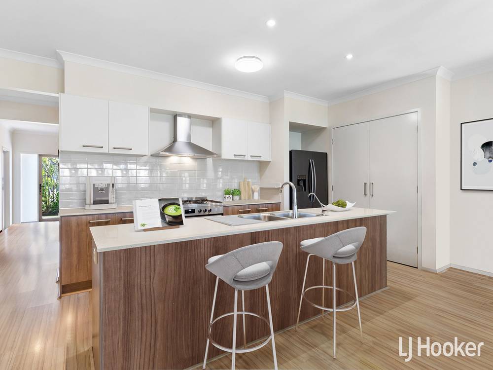 11 Chrysler Parade, NORTH LAKES, QLD 4509