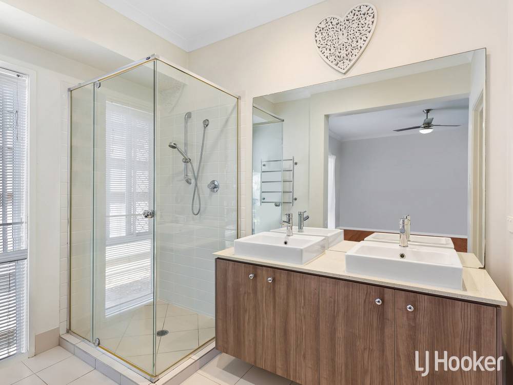 11 Chrysler Parade, NORTH LAKES, QLD 4509